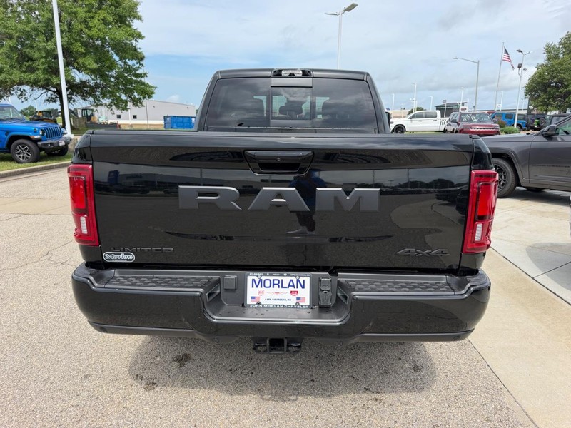 Ram 2500 Vehicle Full-screen Gallery Image 5