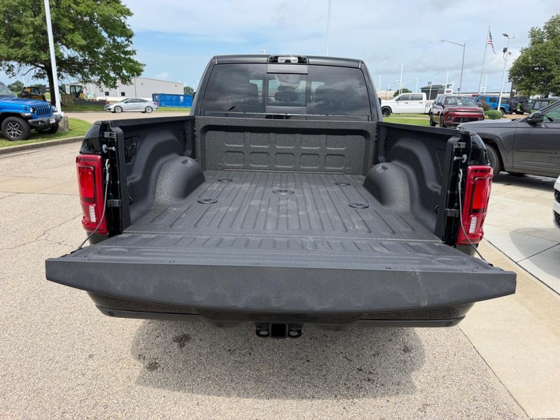 Ram 2500 Vehicle Full-screen Gallery Image 6