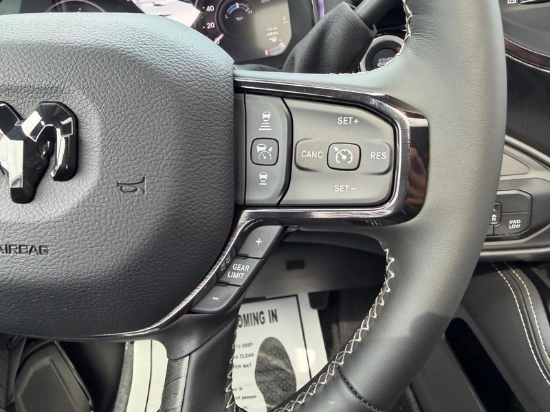 Ram 2500 Vehicle Full-screen Gallery Image 13