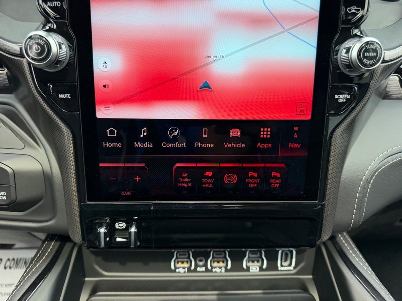 Ram 2500 Vehicle Full-screen Gallery Image 16