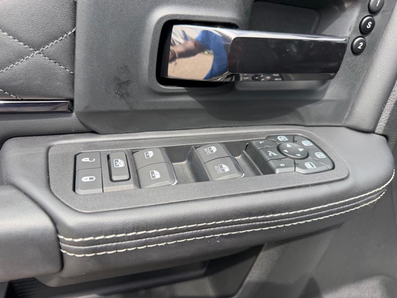 Ram 2500 Vehicle Full-screen Gallery Image 18