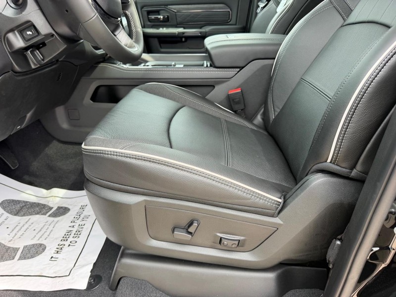 Ram 2500 Vehicle Full-screen Gallery Image 20