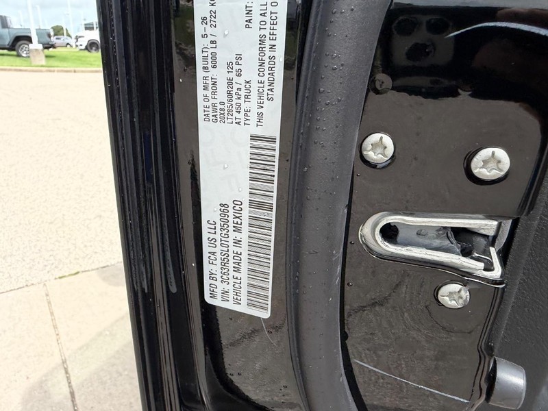Ram 2500 Vehicle Full-screen Gallery Image 23