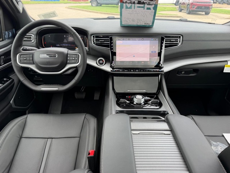 Jeep Grand Wagoneer Vehicle Full-screen Gallery Image 13