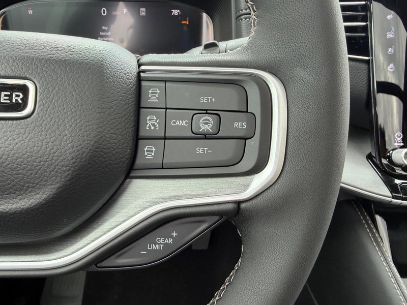 Jeep Grand Wagoneer Vehicle Full-screen Gallery Image 16