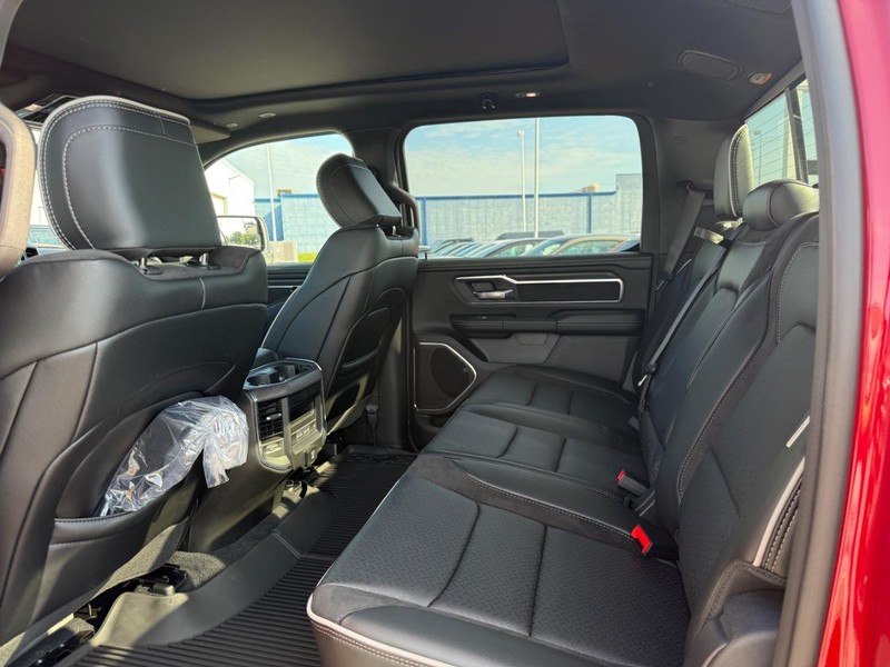 Ram 1500 Vehicle Full-screen Gallery Image 6