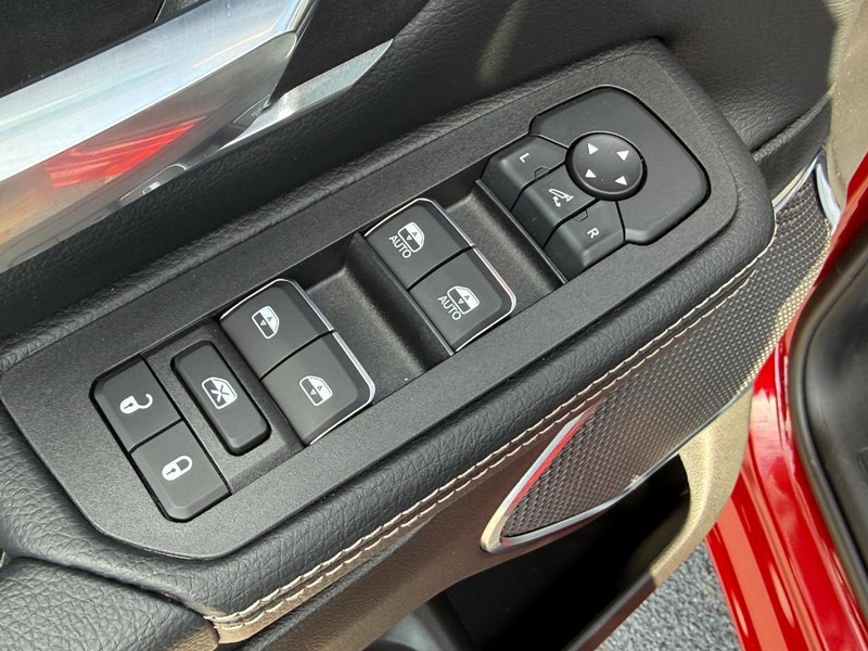 Ram 1500 Vehicle Full-screen Gallery Image 10