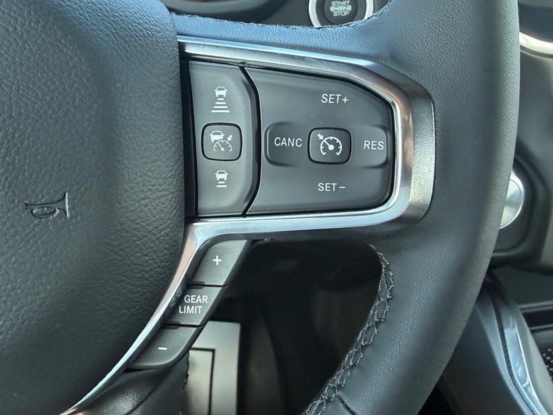 Ram 1500 Vehicle Full-screen Gallery Image 15