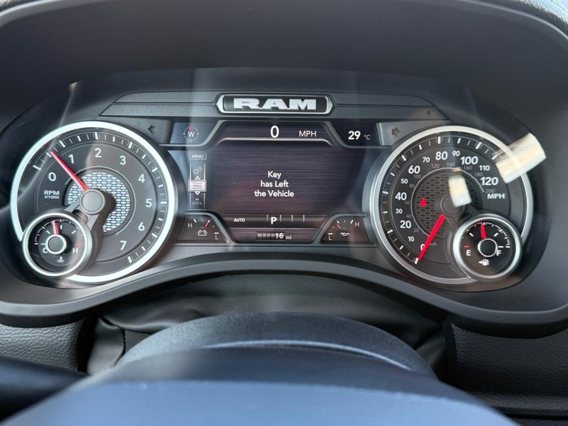 Ram 1500 Vehicle Full-screen Gallery Image 16