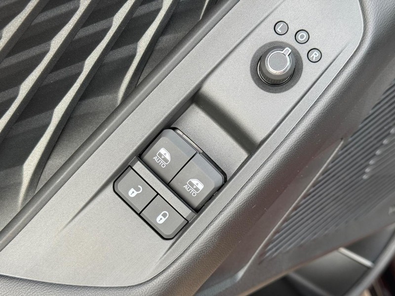 Dodge Charger Vehicle Full-screen Gallery Image 7