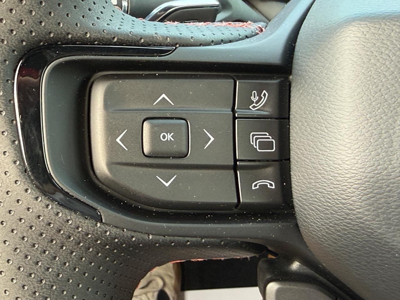 Dodge Charger Vehicle Full-screen Gallery Image 12