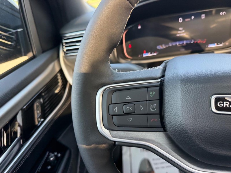 Jeep Grand Wagoneer Vehicle Full-screen Gallery Image 15
