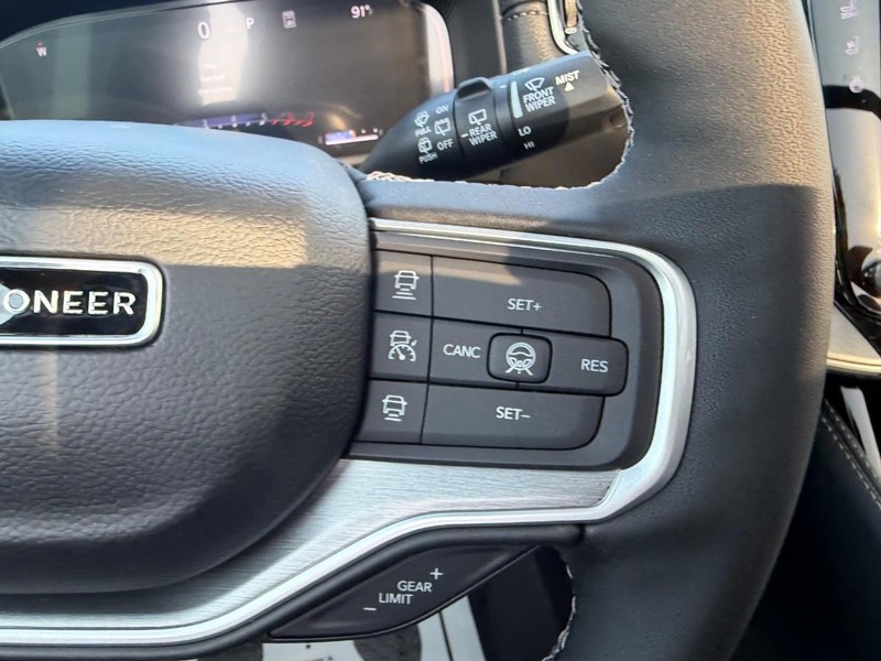 Jeep Grand Wagoneer Vehicle Full-screen Gallery Image 16