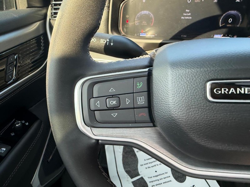 Jeep Grand Wagoneer Vehicle Full-screen Gallery Image 15