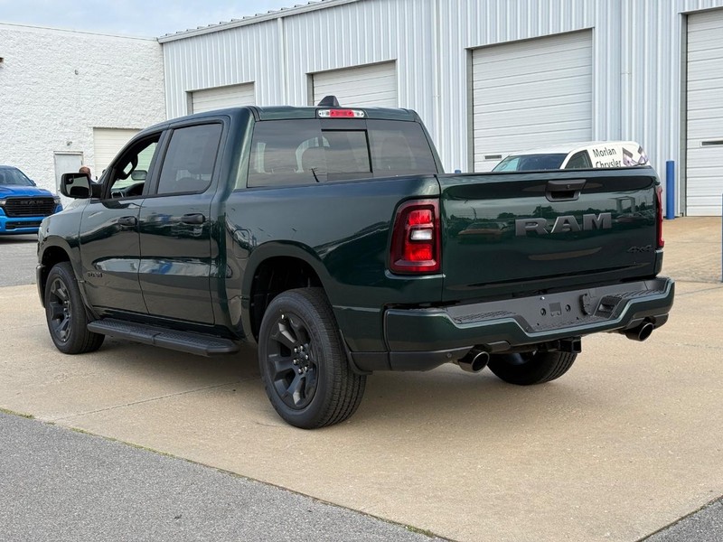 Ram 1500 Vehicle Full-screen Gallery Image 3