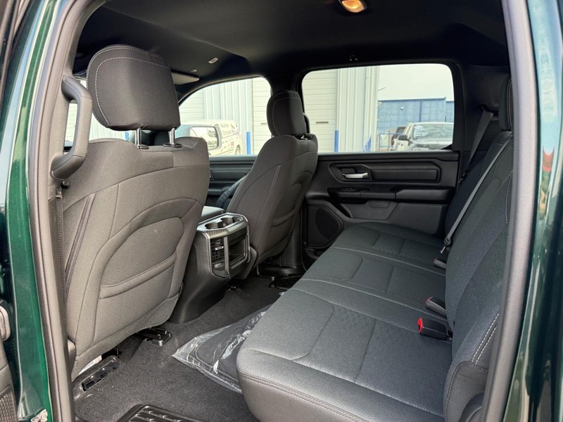 Ram 1500 Vehicle Full-screen Gallery Image 5