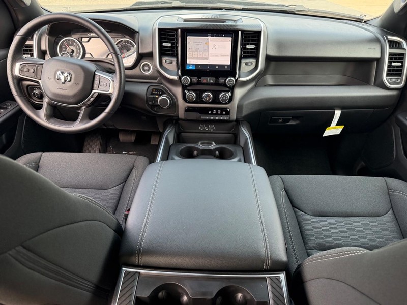 Ram 1500 Vehicle Full-screen Gallery Image 6