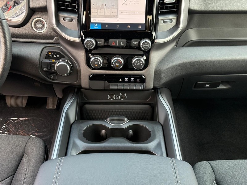 Ram 1500 Vehicle Full-screen Gallery Image 9