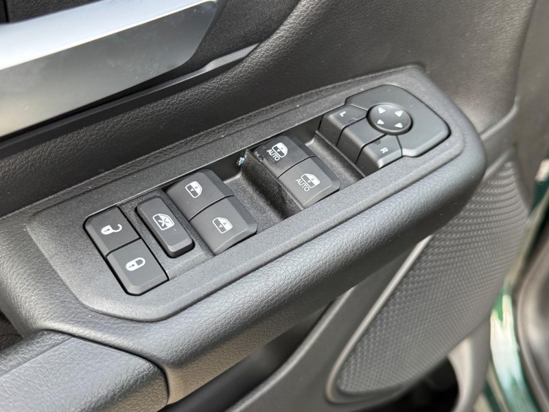 Ram 1500 Vehicle Full-screen Gallery Image 10