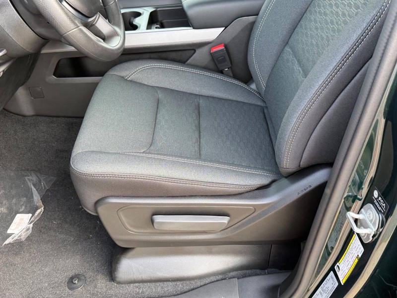 Ram 1500 Vehicle Full-screen Gallery Image 11