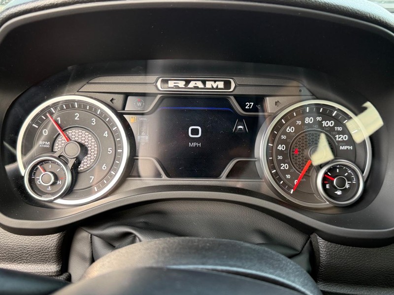 Ram 1500 Vehicle Full-screen Gallery Image 14