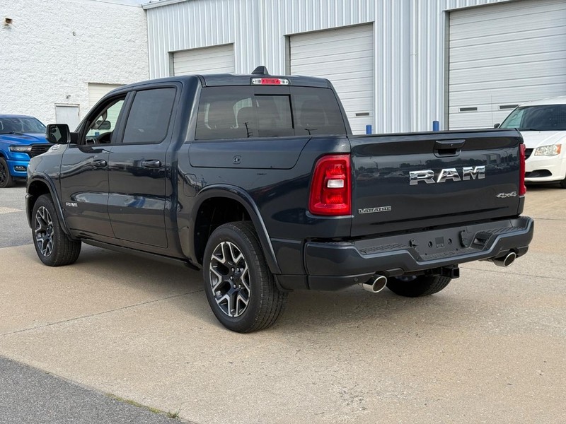 Ram 1500 Vehicle Full-screen Gallery Image 3