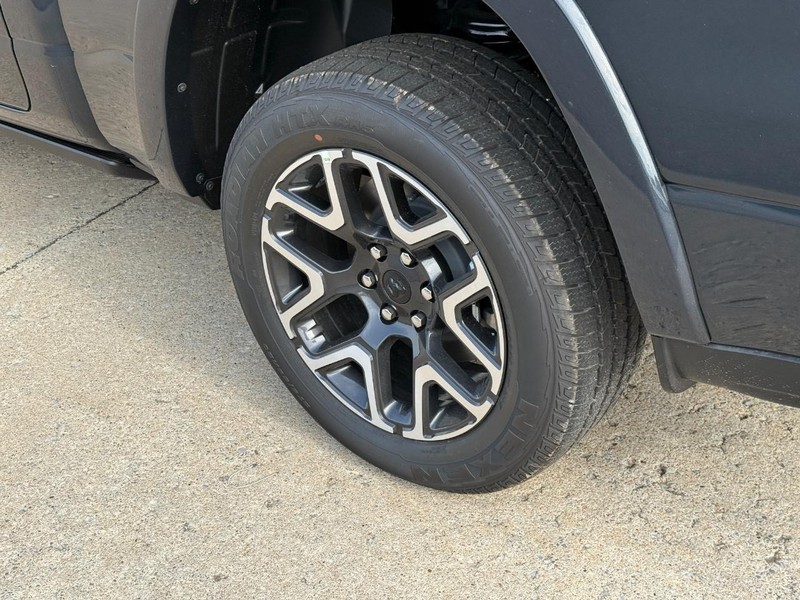 Ram 1500 Vehicle Full-screen Gallery Image 5