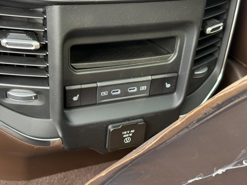 Ram 1500 Vehicle Full-screen Gallery Image 7