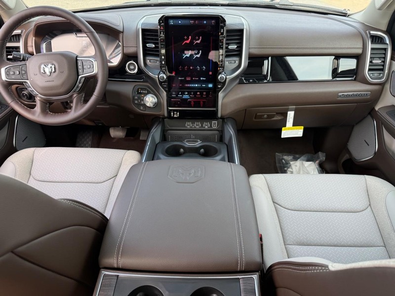 Ram 1500 Vehicle Full-screen Gallery Image 8