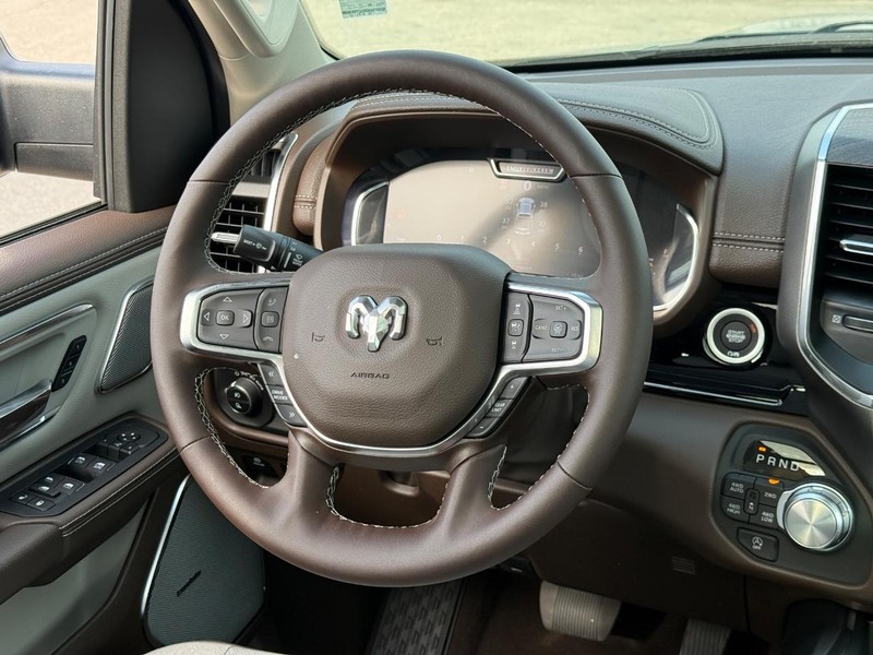 Ram 1500 Vehicle Full-screen Gallery Image 9