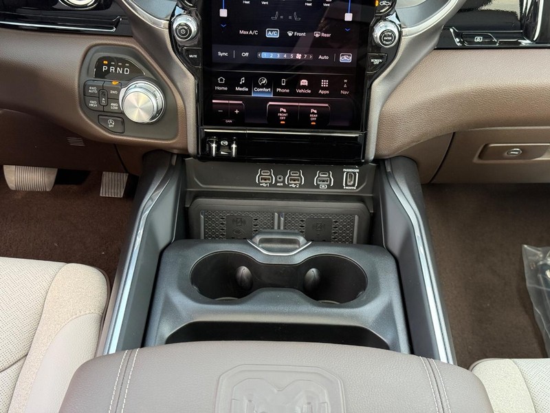 Ram 1500 Vehicle Full-screen Gallery Image 11