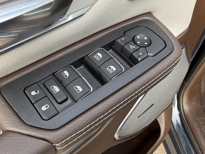 Ram 1500 Vehicle Full-screen Gallery Image 12