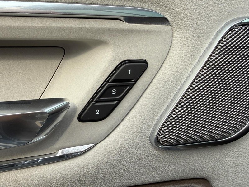 Ram 1500 Vehicle Full-screen Gallery Image 13