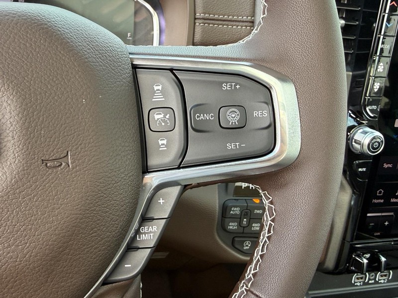 Ram 1500 Vehicle Full-screen Gallery Image 17