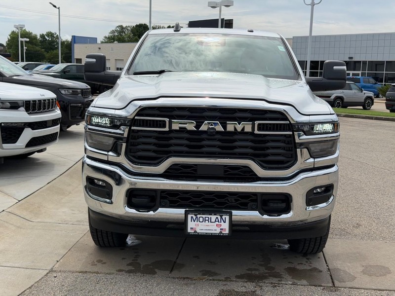 Ram 2500 Vehicle Full-screen Gallery Image 2