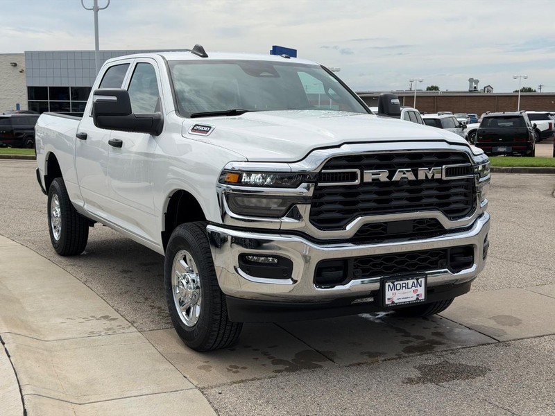 Ram 2500 Vehicle Full-screen Gallery Image 3