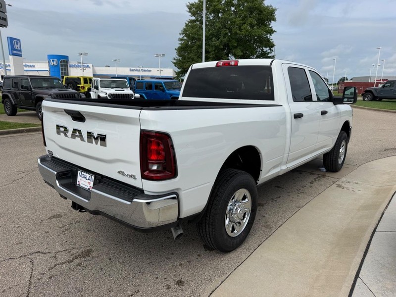 Ram 2500 Vehicle Full-screen Gallery Image 4