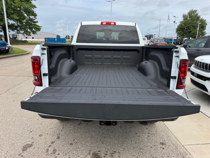 Ram 2500 Vehicle Full-screen Gallery Image 6