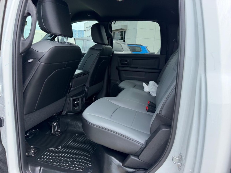 Ram 2500 Vehicle Full-screen Gallery Image 8