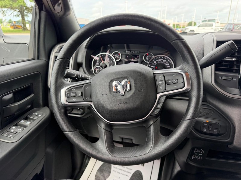 Ram 2500 Vehicle Full-screen Gallery Image 10
