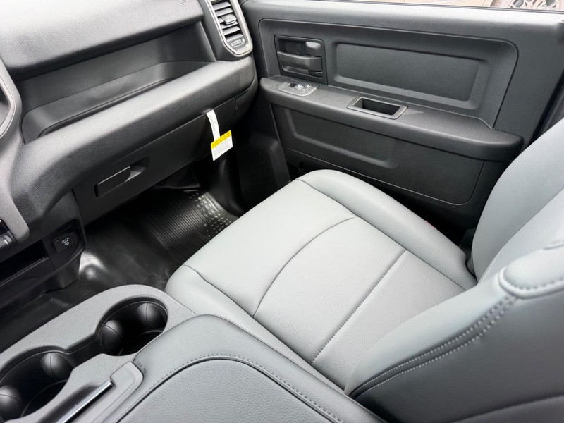 Ram 2500 Vehicle Full-screen Gallery Image 15