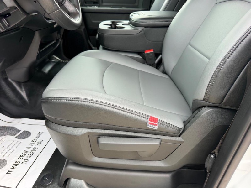 Ram 2500 Vehicle Full-screen Gallery Image 17