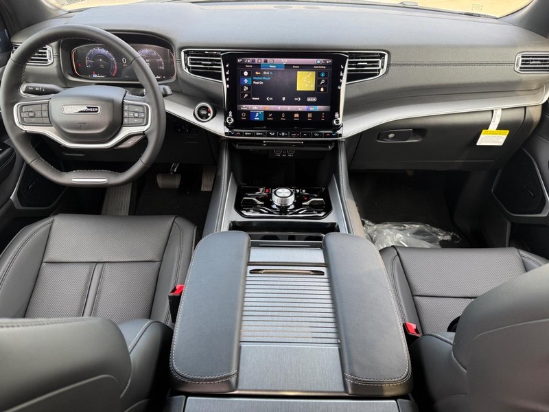 Jeep Grand Wagoneer Vehicle Full-screen Gallery Image 9
