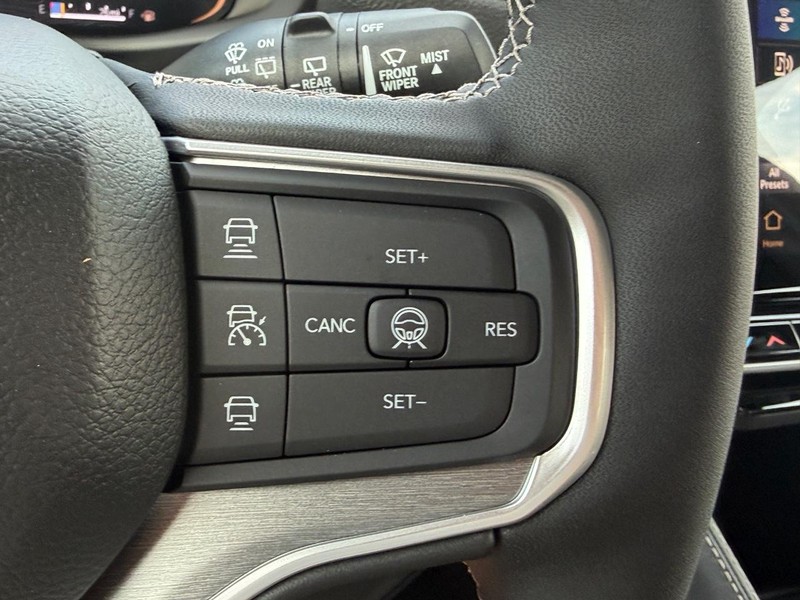 Jeep Grand Wagoneer Vehicle Full-screen Gallery Image 17