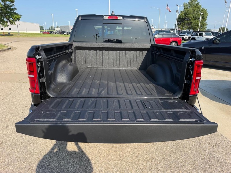 Ram 1500 Vehicle Full-screen Gallery Image 6