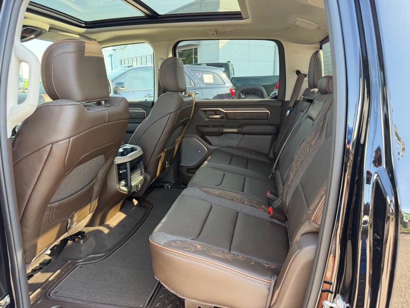Ram 1500 Vehicle Full-screen Gallery Image 8