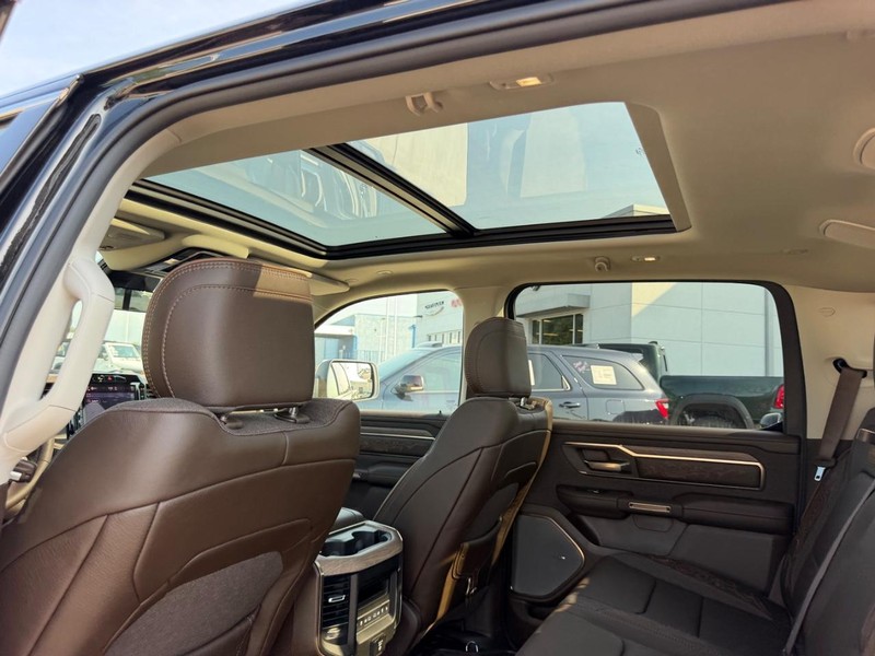 Ram 1500 Vehicle Full-screen Gallery Image 9