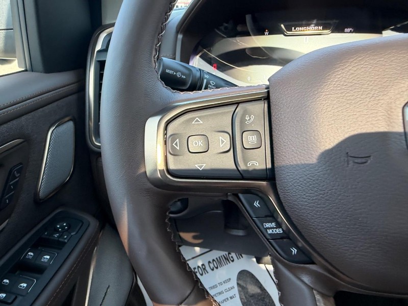 Ram 1500 Vehicle Full-screen Gallery Image 12