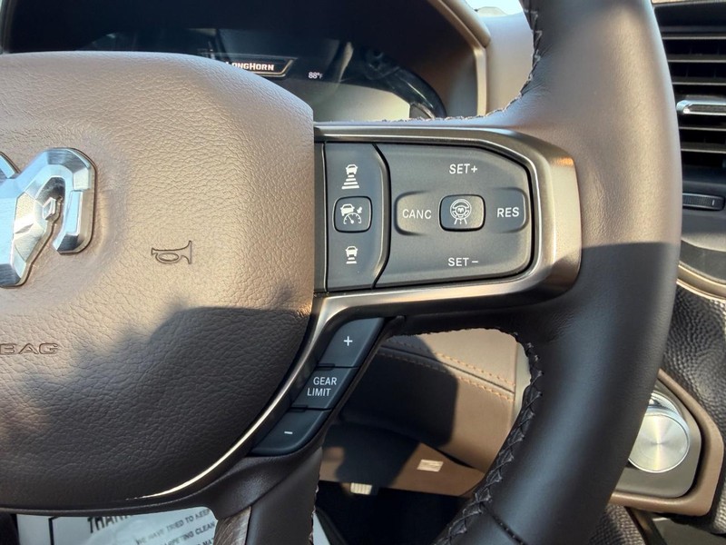 Ram 1500 Vehicle Full-screen Gallery Image 13