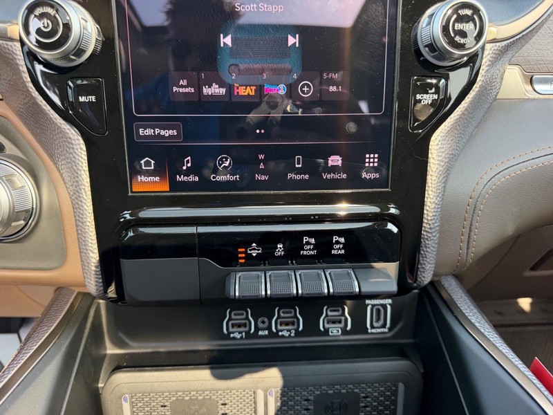 Ram 1500 Vehicle Full-screen Gallery Image 16